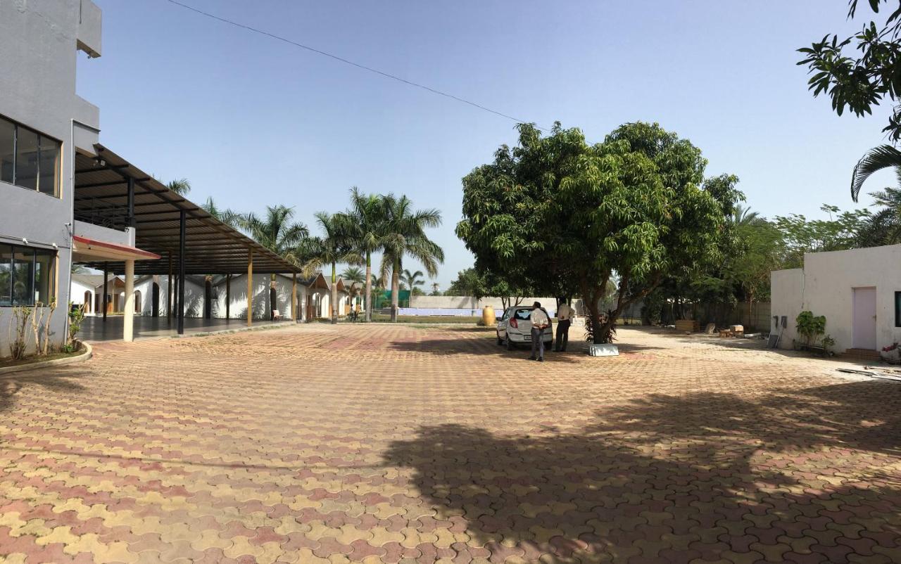 Vits Daman Devka Beach 外观 照片
